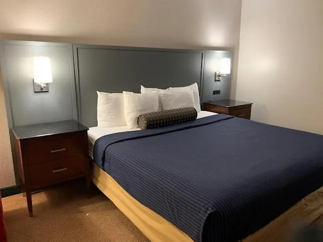 Hotel Days By Wyndham Great Lakes Naval Base *