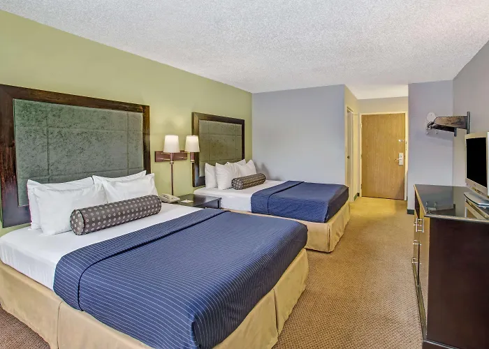 Days By Wyndham Great Lakes Naval Base Hotel