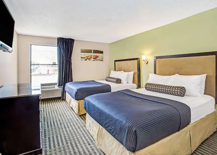 Days By Wyndham Great Lakes Naval Base