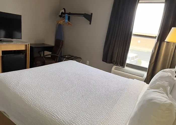 Hotel Days By Wyndham Great Lakes Naval Base