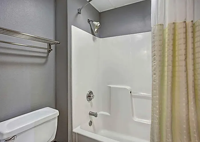 Hotel Days By Wyndham Great Lakes Naval Base North Chicago