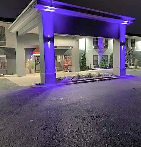Days By Wyndham Great Lakes Naval Base Hotel North Chicago