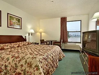 Hotel Days By Wyndham Great Lakes Naval Base *