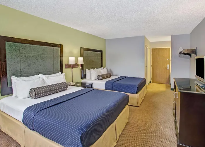 Days By Wyndham Great Lakes Naval Base Hotel