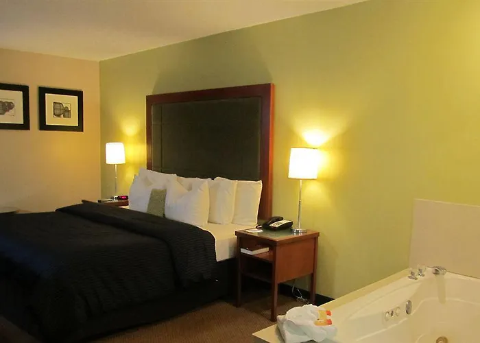 Days By Wyndham Great Lakes Naval Base Hotel *